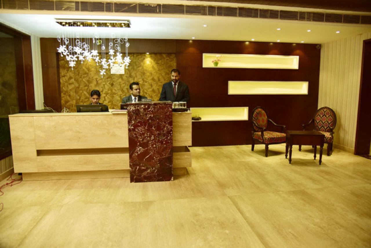 Season Hotel ナイニタール エクステリア 写真